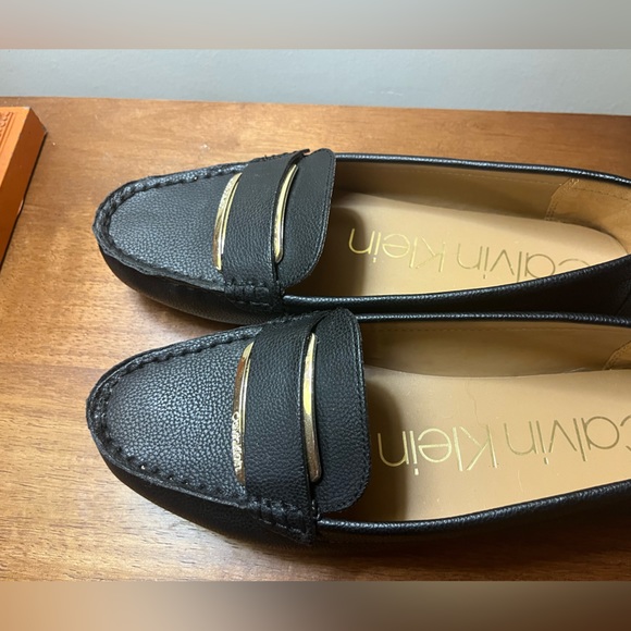 Calvin Klein black and gold loafer flats. Sz 8.5 Medium - Picture 3 of 9